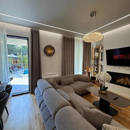 London Pool Luxury