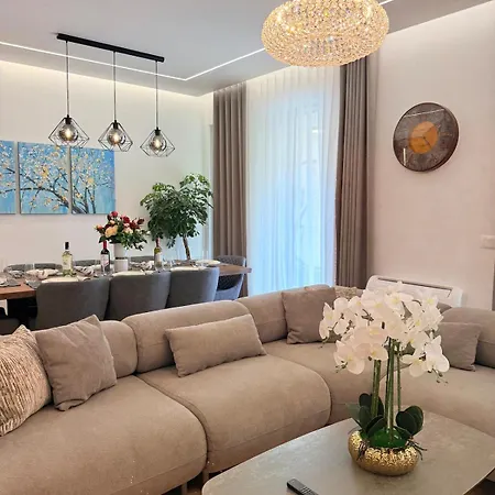 London Pool Luxury * Golem (Tirana)