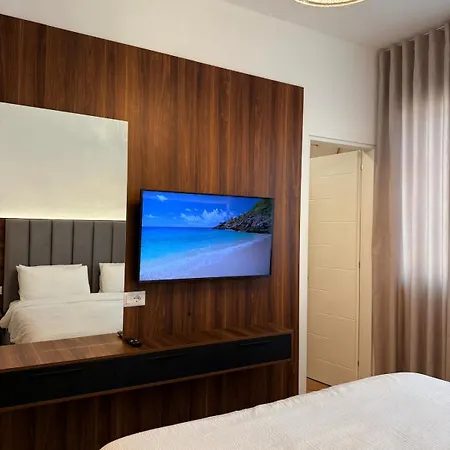 Villa London Pool Luxury Golem (Tirana)