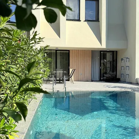 London Pool Luxury Villa