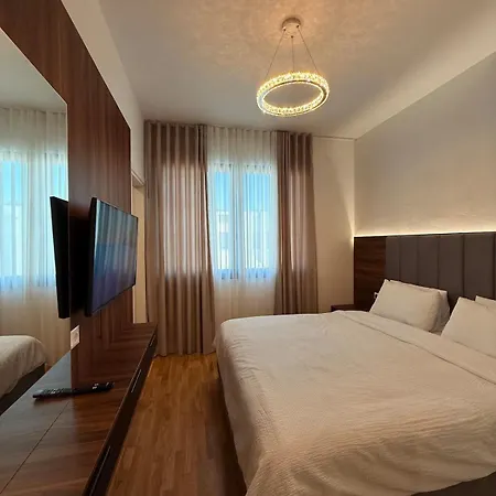 Villa London Pool Luxury Golem (Tirana)