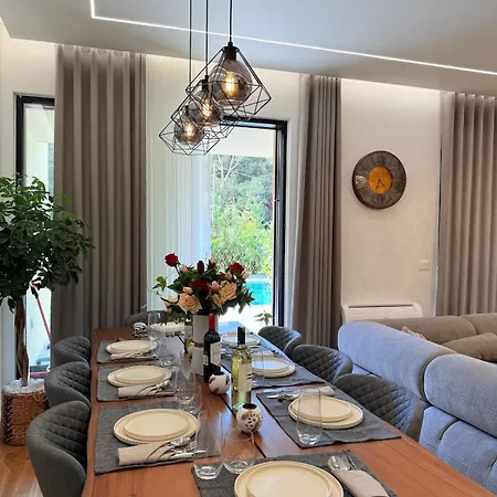 Villa London Pool Luxury